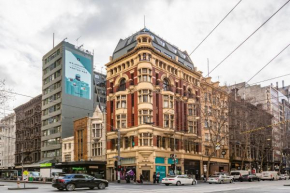 Fabulous Collins Street Luxury 2 BR Apartment
